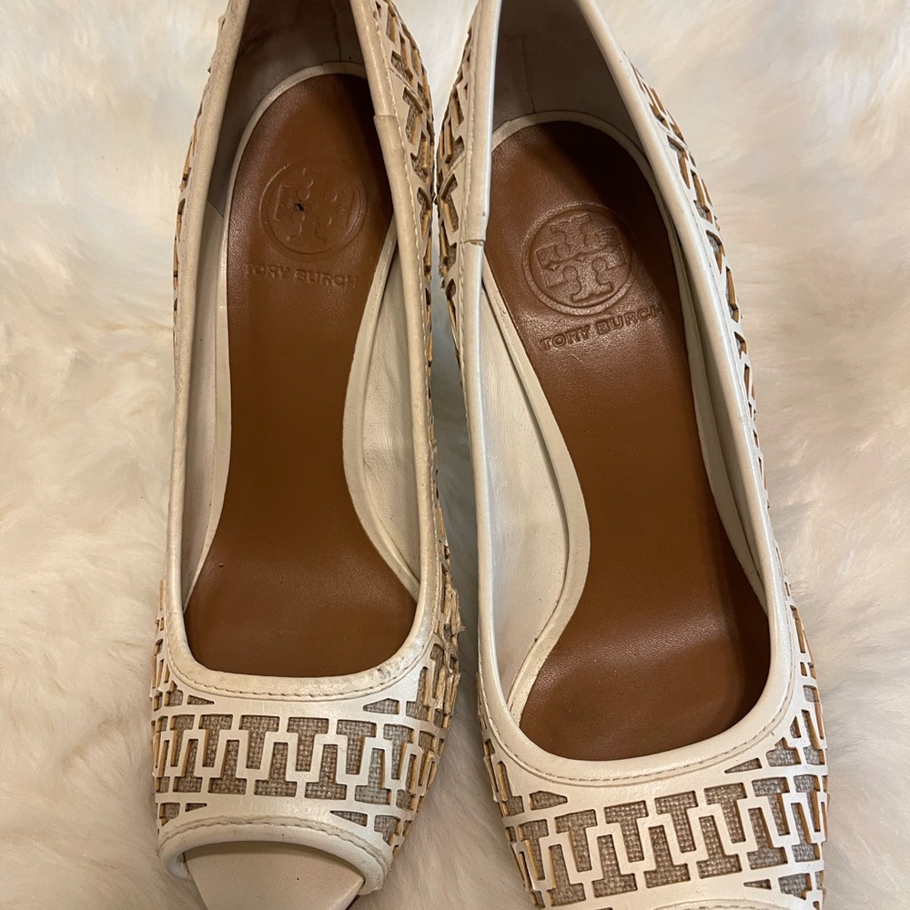 Tory Burch Off White Open Toe Lattice Style Peep Toe High Heels Size 8 1/2 - Picture 9 of 12